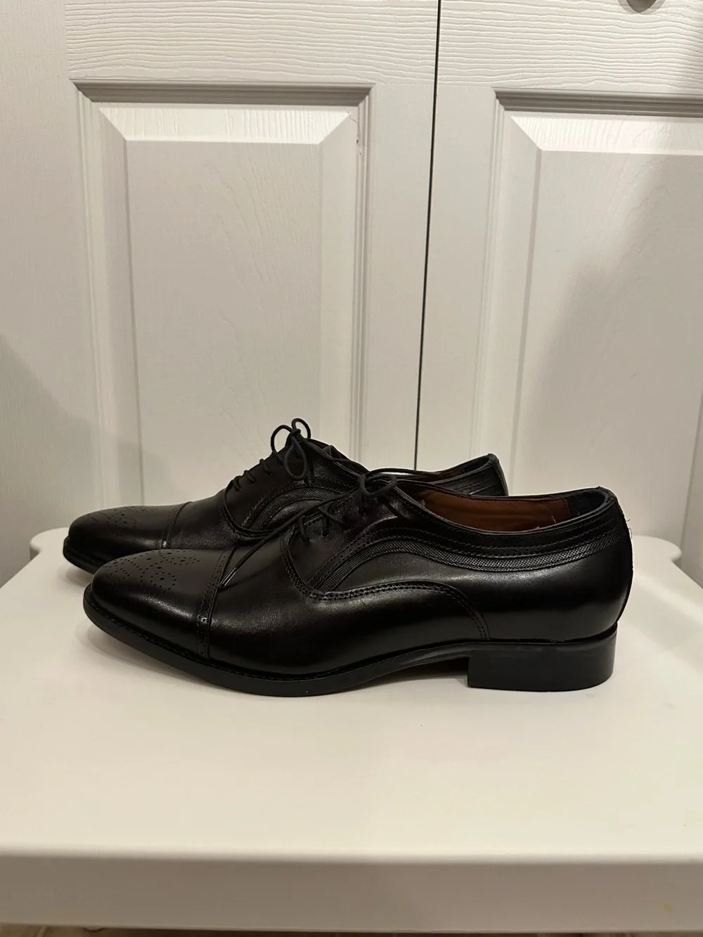 Johnston & Murphy Black Leather Cap-Toe Derby Dress Shoes